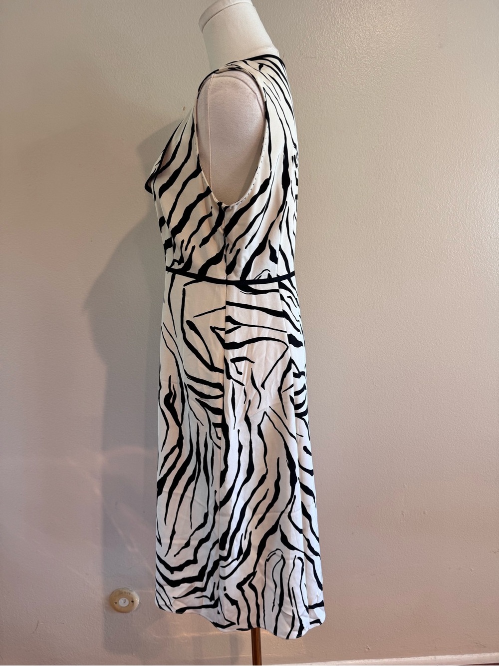Elie Tahari 95% Silk Zebra Print Midi Dress Estimated Size 8 - Picture 5 of 10